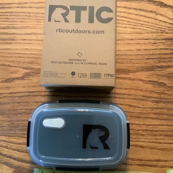 NEW - RTIC DAY COOLER LUNCH CONTAINER - Picture 7 of 14